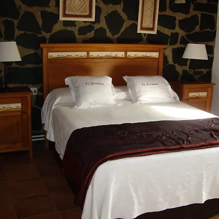 El Jiniebro Country house *